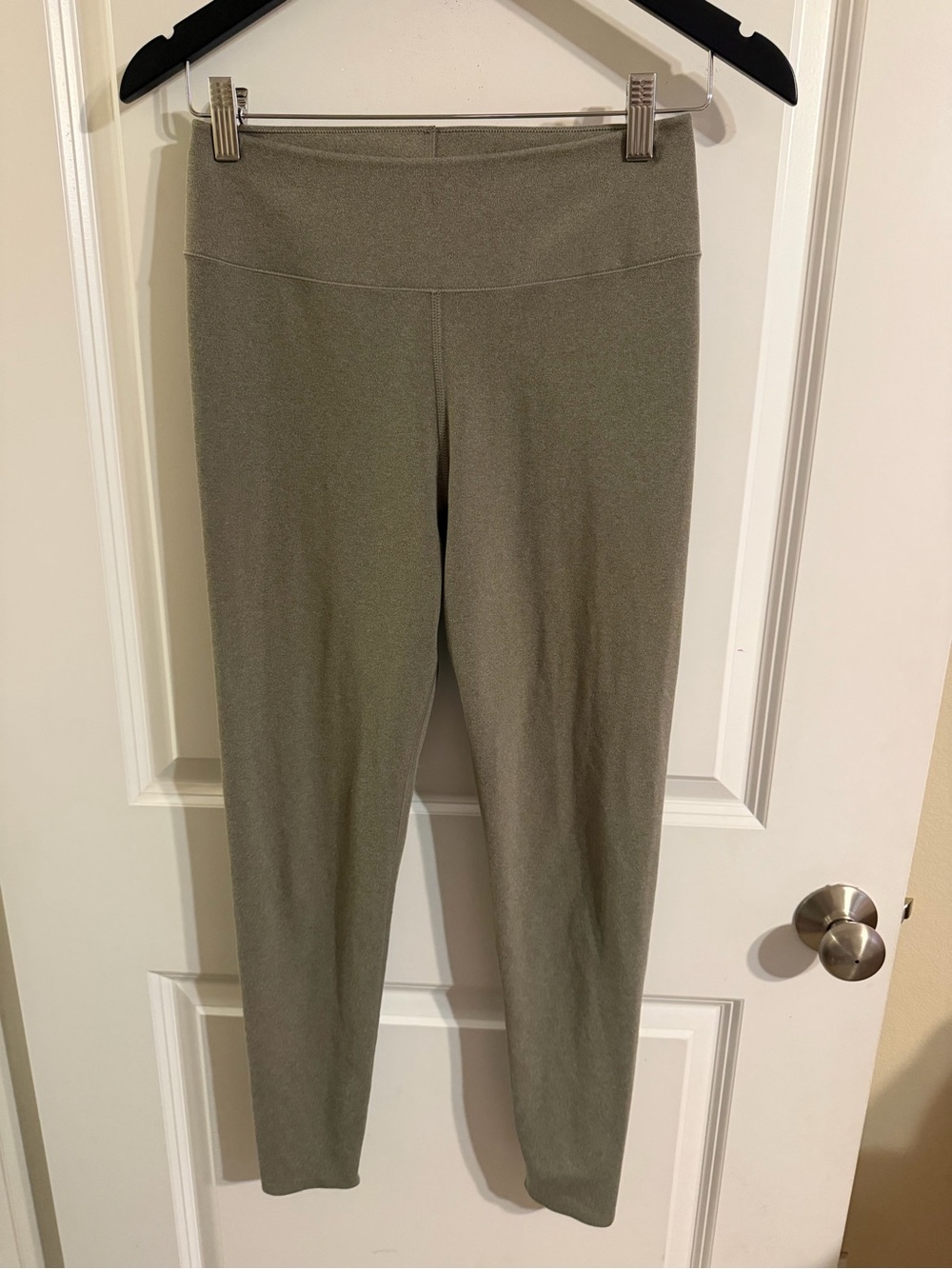 Uniqlo Olive Green High-Rise Leggings
